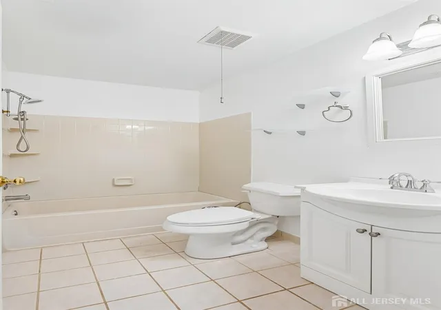 2nd image of 70 Mill Run W, Hightstown, NJ 08520