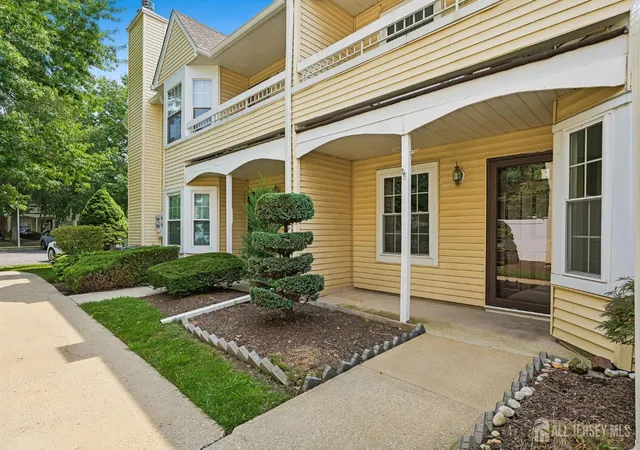 3rd image of 70 Mill Run W, Hightstown, NJ 08520 | MLS# 2702969R