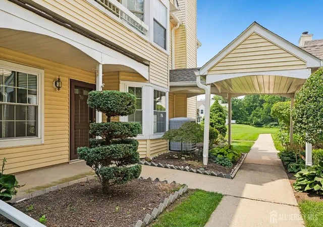 4th image of 70 Mill Run W, Hightstown, NJ 08520 | MLS# 2702969R