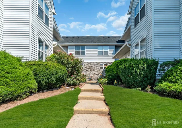 3rd image of 189 Ne Bexley Ln, Piscataway, NJ 08854 | MLS# 2701283R