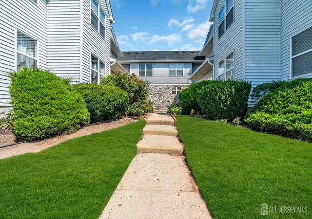 5th image of 189 Ne Bexley Ln, Piscataway, NJ 08854 | MLS# 2701283R