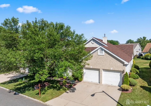 Photo 3 of Single family home for sale at 9 Westminster Dr, Monroe Township, NJ 08831 | MLS# 2700495R | Listing updated on 2026-09-30