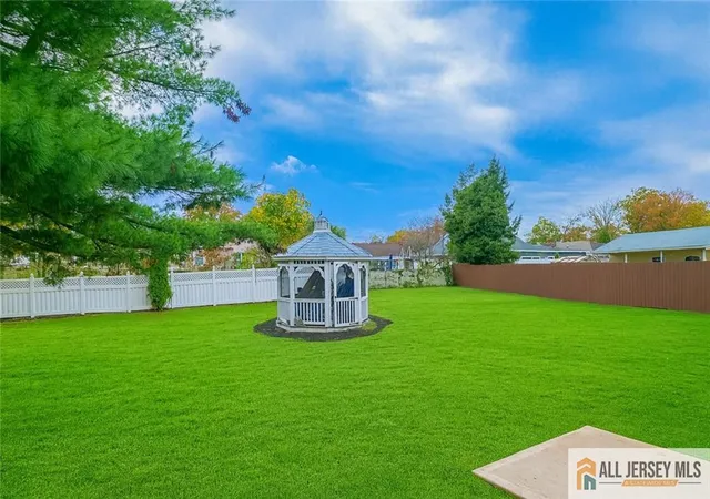 4th image of 230 Oak Dr, Middlesex, NJ 08846 | MLS# 2660685M