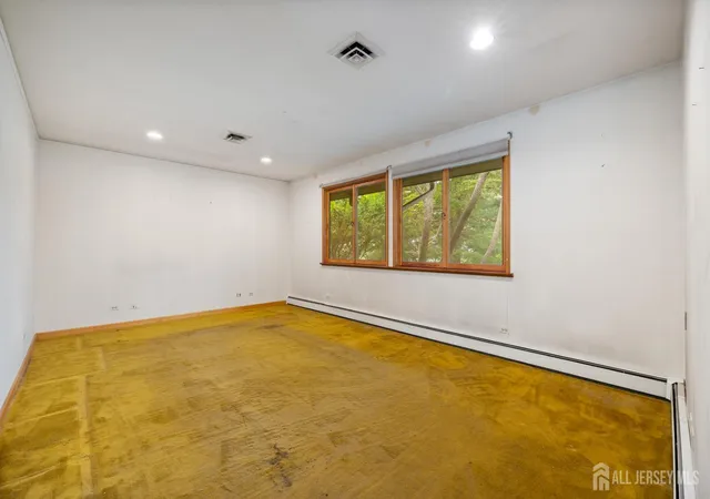 Photo 4 of Single family home for sale at 26 Bentley Rd, Monroe Township, NJ 08831 | MLS# 2602110R | Listing updated on 2025-11-14