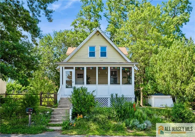 Photo 1 of Single family home for sale at 4 Woodrow St, Middlesex, NJ 08846 | MLS# 2660048M | Listing updated on 2025-09-25