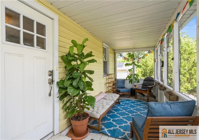 Photo 3 of Single family home for sale at 4 Woodrow St, Middlesex, NJ 08846 | MLS# 2660048M | Listing updated on 2025-09-25
