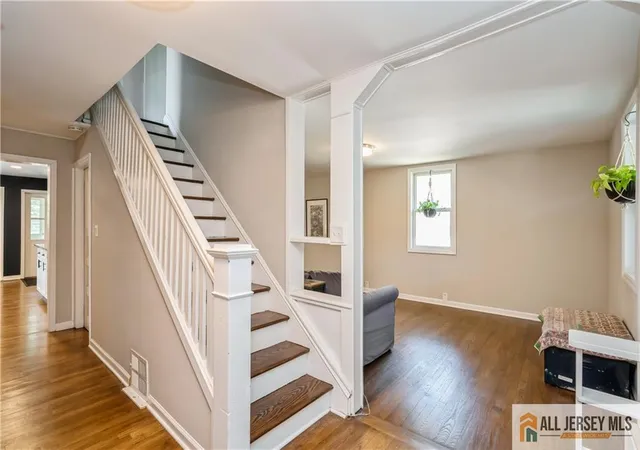 Photo 4 of Single family home for sale at 4 Woodrow St, Middlesex, NJ 08846 | MLS# 2660048M | Listing updated on 2025-09-25