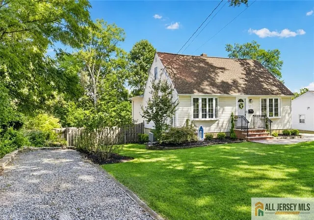 4th image of 112 Tunison Rd, New Brunswick, NJ 08901 | MLS# 2770385M