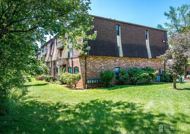 25th image of 1111 Green Hollow Dr, Iselin, NJ 08830 | MLS# 2701153R