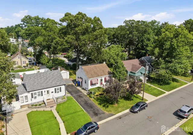 3rd image of 42 Brookwood Rd, Spotswood, NJ 08884 | MLS# 2702444R