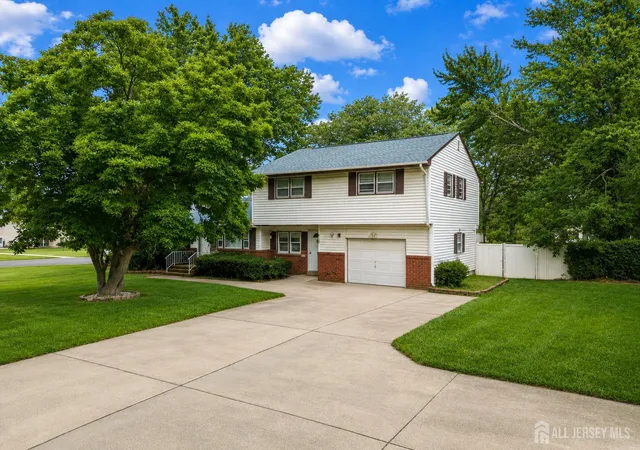 1st image of 524 Lloyd Rd, Matawan, NJ 07747 | MLS# 2702828R