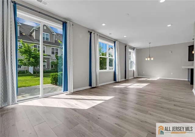 4th image of 707 Greenland Sq #707, Highland Park, NJ 08904 | MLS# 2662289M