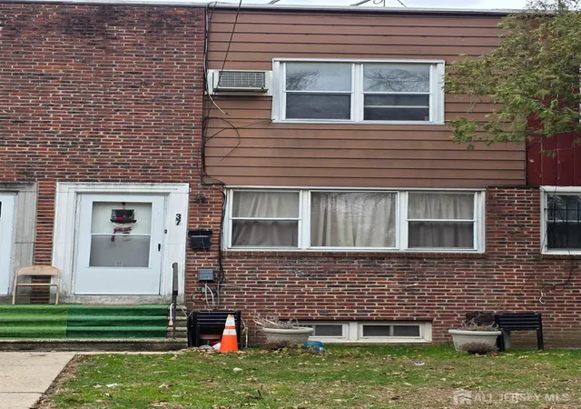 1st image of 37 Bruce Park Dr, Trenton, NJ 08618 | MLS# 2703217R