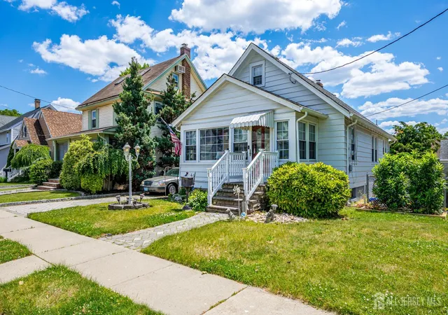Homes for sale in Woodbridge Proper, NJ | 17 Vanderbuilt Pl, Woodbridge Proper, NJ 07095 | MLS# 2616916R