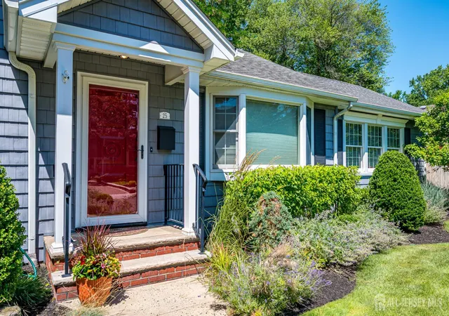 Homes for sale in Metuchen, NJ | 25 Irving Ave, Metuchen, NJ 08840 | MLS# 2618391R