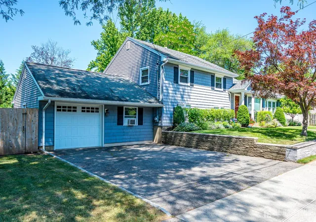 Homes for sale in Metuchen, NJ | 25 Irving Ave, Metuchen, NJ 08840 | MLS# 2618391R