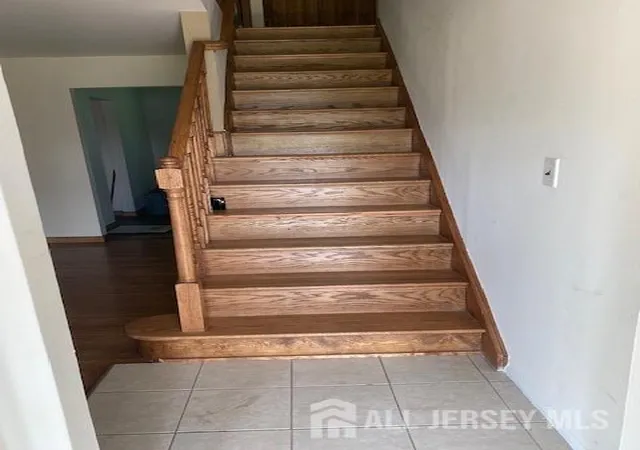 Photo 3 of Single family home for sale at 204 Marlin Dr, Fords, NJ 08863 | MLS# 2702710R | Listing updated on 2026-09-17