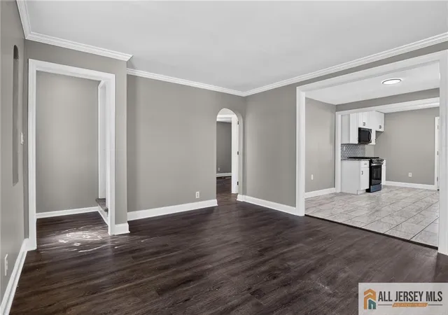3rd image of 16 Oakwood Pl, North Brunswick, NJ 08902 | MLS# 2770206M