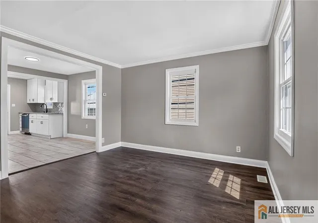 4th image of 16 Oakwood Pl, North Brunswick, NJ 08902 | MLS# 2770206M