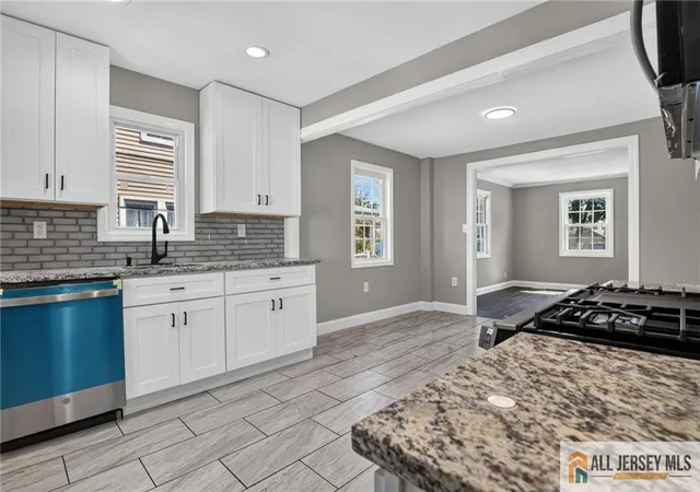 5th image of 16 Oakwood Pl, North Brunswick, NJ 08902 | MLS# 2770206M