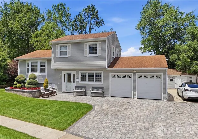 Photo 1 of Single family home for sale at 18 Stern Pl, Fords, NJ 08863 | MLS# 2618128R | Listing updated on 2026-09-27