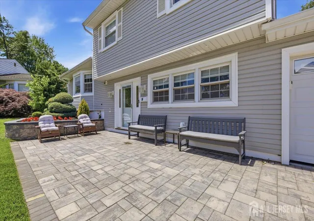 Photo 2 of Single family home for sale at 18 Stern Pl, Fords, NJ 08863 | MLS# 2618128R | Listing updated on 2026-09-27