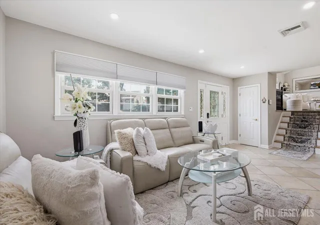 Photo 4 of Single family home for sale at 18 Stern Pl, Fords, NJ 08863 | MLS# 2618128R | Listing updated on 2026-09-27