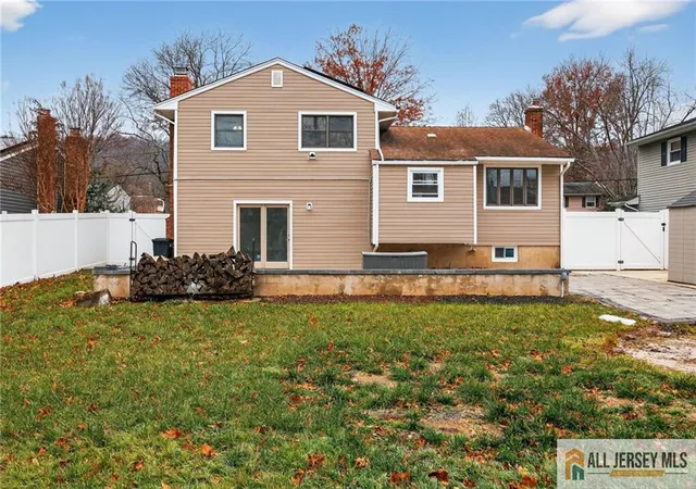 Photo 29 of Single family home for sale at 707 Warfield Rd, North Plainfield, NJ 07063 | MLS# 2660956M | Listing updated on 2026-01-12