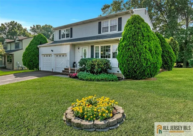 Photo 3 of Single family home for sale at 93 Remmey St, Fords, NJ 08863 | MLS# 2660425M | Listing updated on 2025-11-17