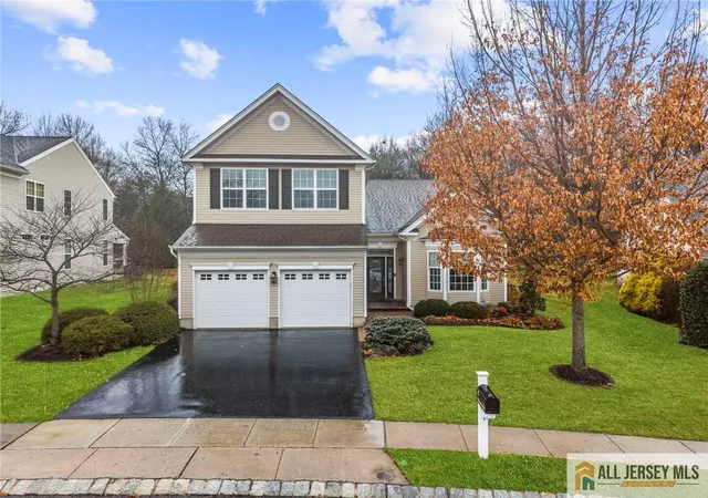 Photo 1 of Single family home for sale at 6 Edgemere Dr, Kendall Park, NJ 08824 | MLS# 2661091M | Listing updated on 2026-01-22