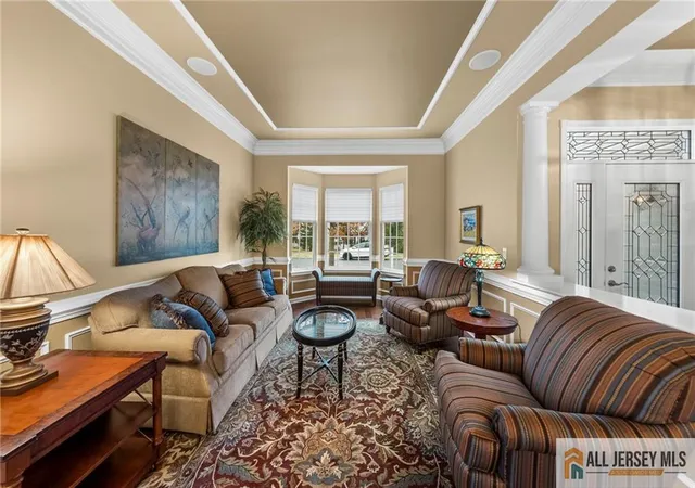 Photo 3 of Single family home for sale at 6 Edgemere Dr, Kendall Park, NJ 08824 | MLS# 2661091M | Listing updated on 2026-01-22
