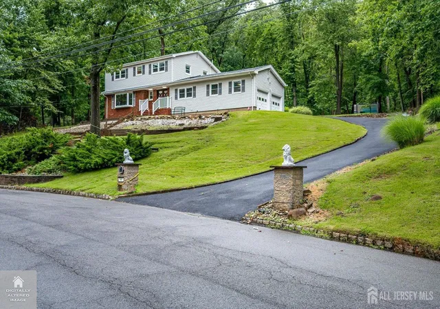 2nd image of 40 Longview Dr, Green Brook, NJ 08812 | MLS# 2701890R