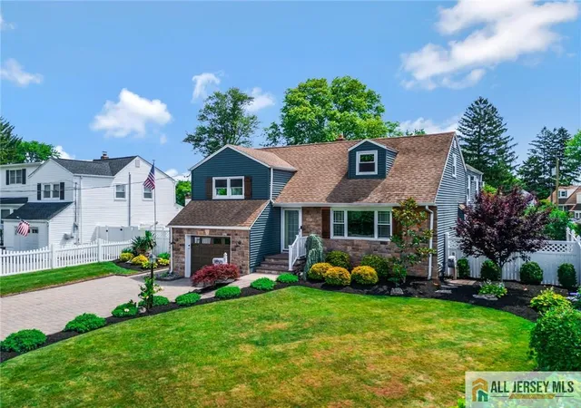 Photo 1 of Single family home for sale at 7 Center Pl, Middlesex, NJ 08846 | MLS# 2662241M | Listing updated on 2026-06-11