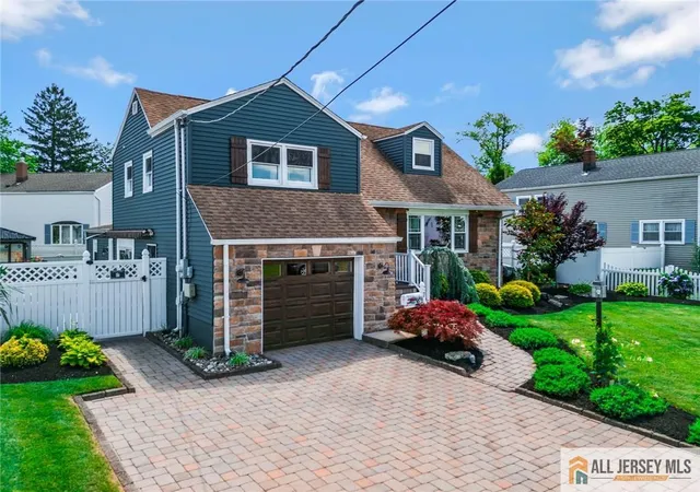 Photo 2 of Single family home for sale at 7 Center Pl, Middlesex, NJ 08846 | MLS# 2662241M | Listing updated on 2026-06-11
