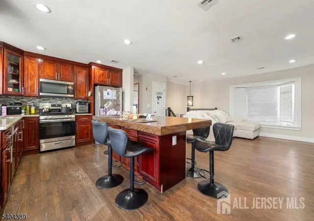 Photo 3 of Single family home for sale at 5 Jessie St, Carteret, NJ 07008 | MLS# 2609375R | Listing updated on 2026-05-28