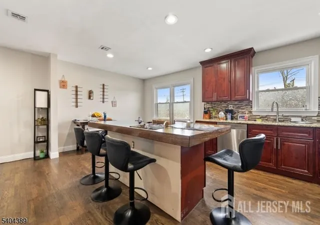 Photo 4 of Single family home for sale at 5 Jessie St, Carteret, NJ 07008 | MLS# 2609375R | Listing updated on 2026-05-28