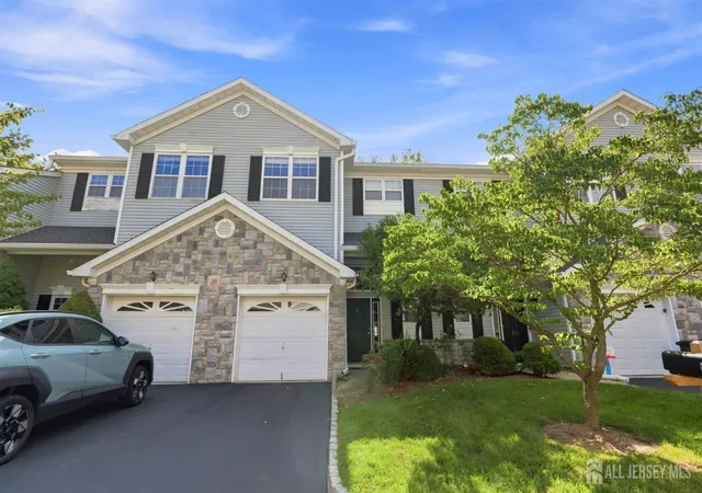3rd image of 9 Bridgepointe Dr, South Amboy, NJ 08879 | MLS# 2702915R