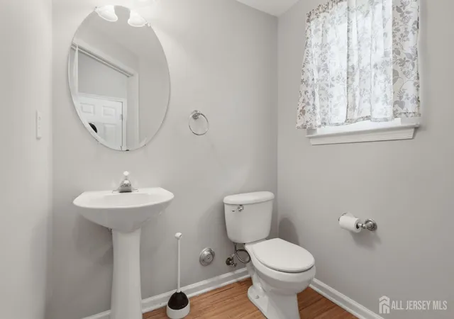 5th image of 9 Bridgepointe Dr, South Amboy, NJ 08879 | MLS# 2702915R