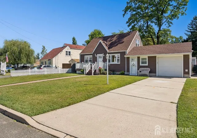 Photo 2 of Single family home for sale at 6 Donna St, East Brunswick, NJ 08816 | MLS# 2604977R | Listing updated on 2025-10-27
