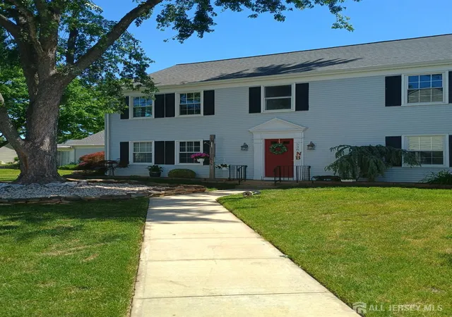 3rd image of 538 Sutton Wy, Monroe Township, NJ 08831