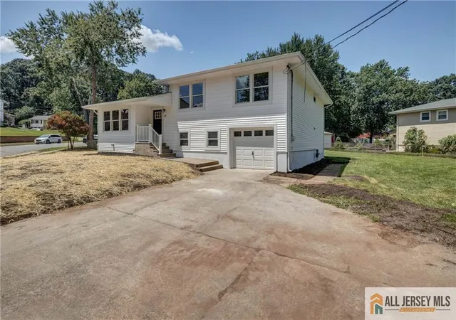 Photo 2 of Single family home for sale at 42 Larchmont Rd, Edison, NJ 08837 | MLS# 2660461M | Listing updated on 2025-10-24