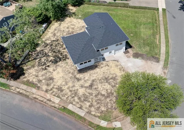 Photo 3 of Single family home for sale at 42 Larchmont Rd, Edison, NJ 08837 | MLS# 2660461M | Listing updated on 2025-10-24