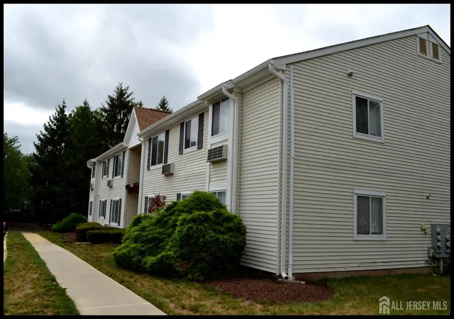 Homes for sale in Franklin, NJ | 71 Eton Wy, Franklin, NJ 08873 | MLS# 2700602R