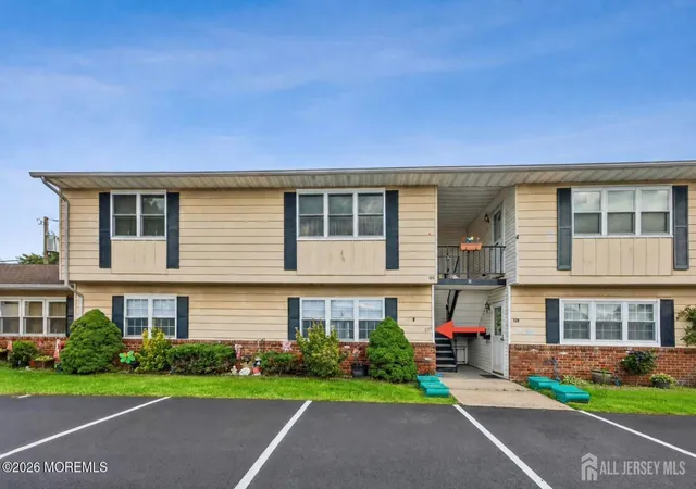 2nd image of 12 Louisiana Dr #A, Matawan, NJ 07747 | MLS# 2702077R