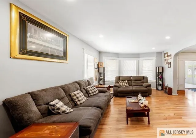 2nd image of 28 Oak Ln, Trenton, NJ 08618 | MLS# 2662416M