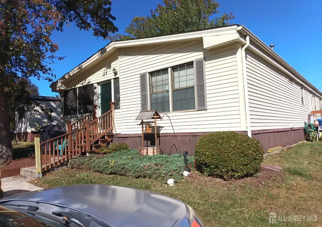 Manufactured home for sale at 17 Dickens Rd, North Brunswick, NJ 08902 | MLS# 2706385R