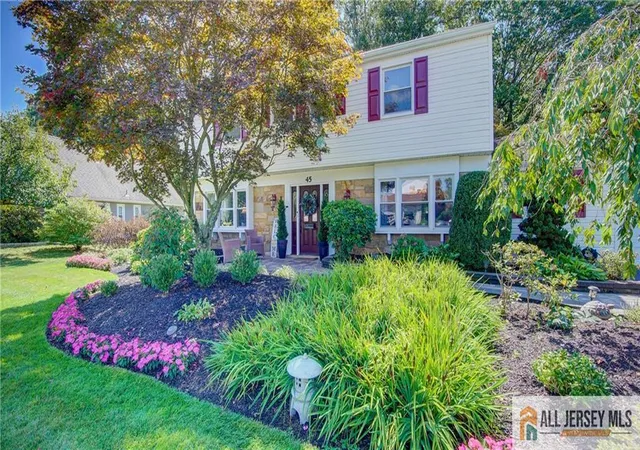 Photo 2 of Single family home for sale at 45 Lakeridge Dr, Matawan, NJ 07747 | MLS# 2660433M | Listing updated on 2025-10-06