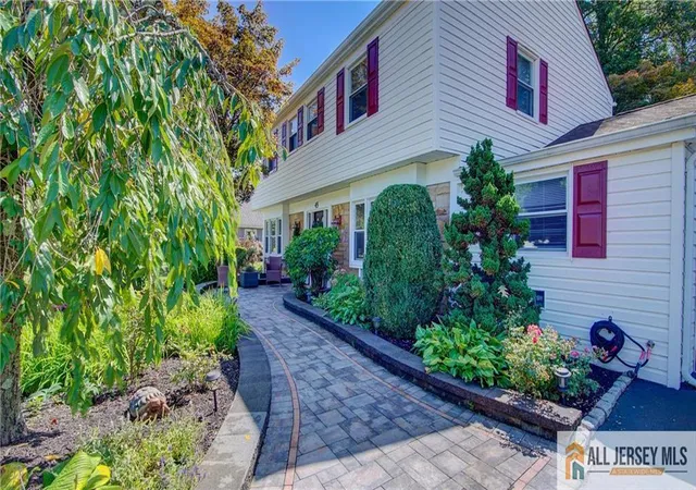 Photo 3 of Single family home for sale at 45 Lakeridge Dr, Matawan, NJ 07747 | MLS# 2660433M | Listing updated on 2025-10-06
