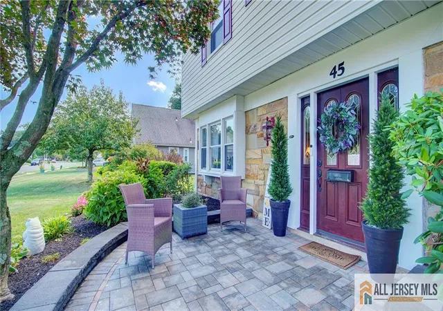 Photo 4 of Single family home for sale at 45 Lakeridge Dr, Matawan, NJ 07747 | MLS# 2660433M | Listing updated on 2025-10-06