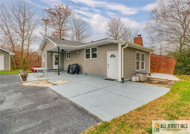 Photo 3 of Single family home for sale at 131 Pergola Ave, Monroe Township, NJ 08831 | MLS# 2660853M | Listing updated on 2026-01-28